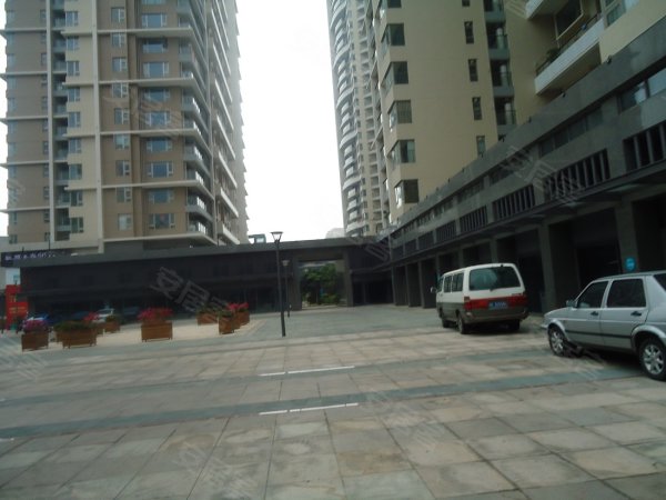 珠海市区豪华复式公寓恒天国际不限购不限贷港