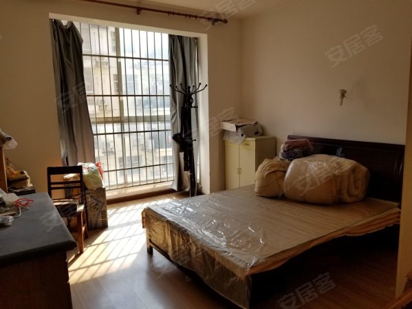 兴宁区 澳华花园 三房 92万 急售