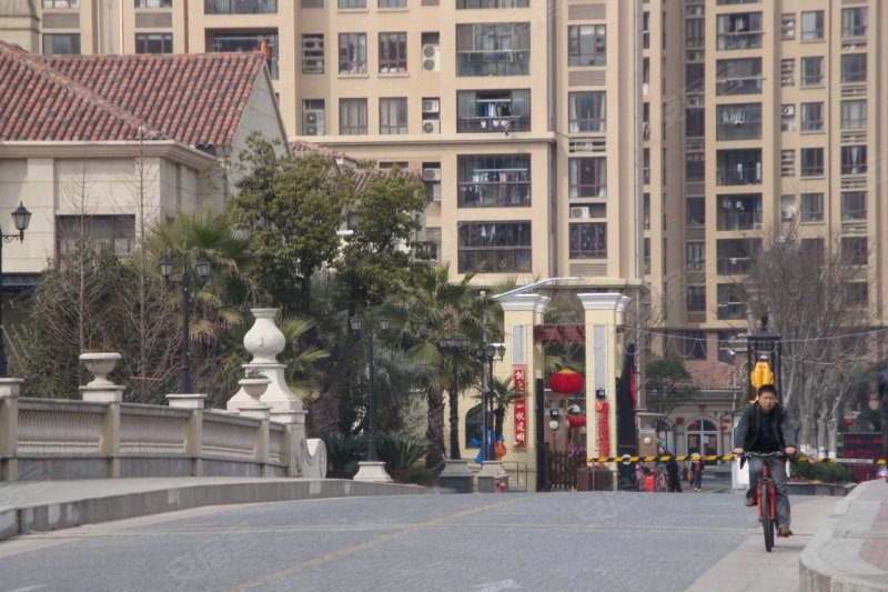 环球翡翠湾花园