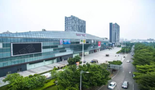 奥园广场由大型购物中心,商业街及酒店式商务公寓组成,总占地